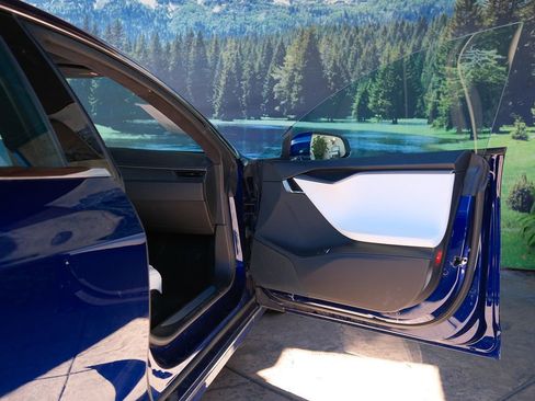 Used 2018 Tesla Model S 75D image 27