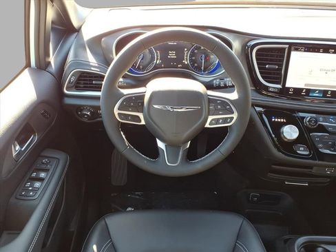 New 2026 Chrysler Pacifica Select image 27