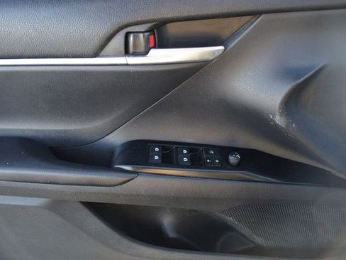 Used 2018 Toyota Camry SE w/ Moonroof Package image 21