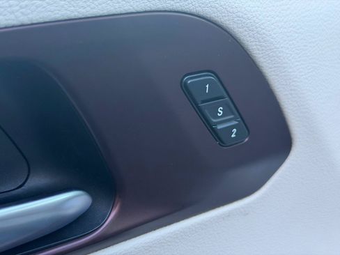 Used 2017 Chrysler Pacifica Limited FWD image 19