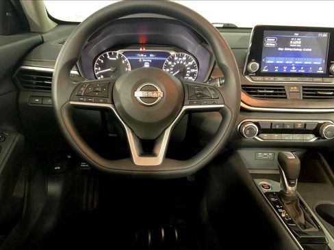 Used 2025 Nissan Altima 2.5 SV image 5