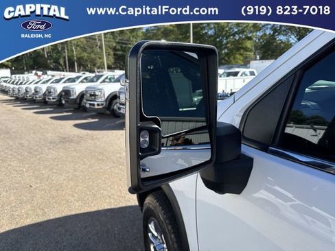 Used 2021 Chevrolet Silverado 2500 LTZ w/ LTZ Convenience Package image 12