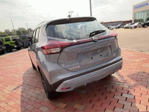 Used 2023 Nissan Kicks SR w/ SR Premium Package FWD image 8