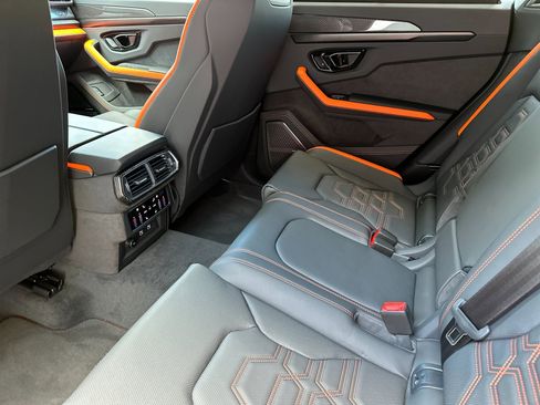 Used 2025 Lamborghini Urus SE image 8