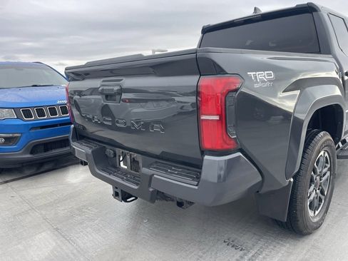 Used 2024 Toyota Tacoma TRD Sport image 4