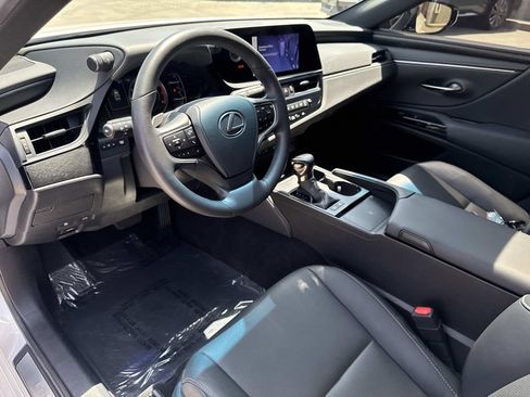 Used 2025 Lexus ES 300h w/ Premium Package FWD image 14
