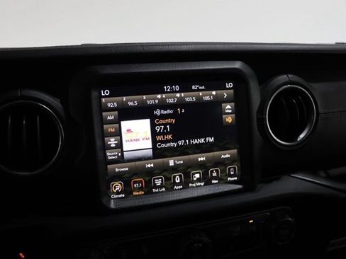 Used 2019 Jeep Wrangler Unlimited Sahara AWD/4WD image 23