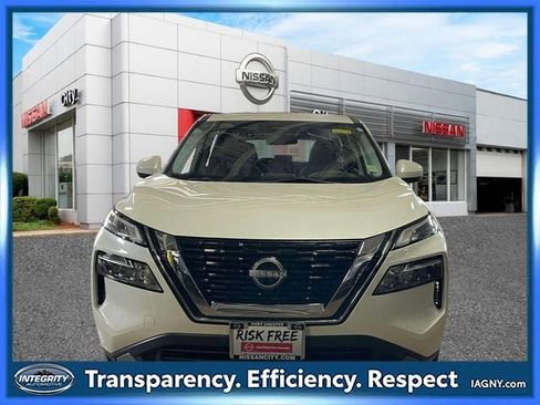 Used 2023 Nissan Rogue SV AWD/4WD image 2