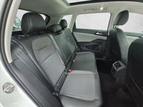 Used 2023 Volkswagen Taos SE w/ Panoramic Sunroof Package FWD image 24