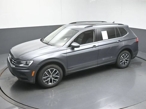 Used 2019 Volkswagen Tiguan SE w/ Panoramic Sunroof Package AWD/4WD image 44