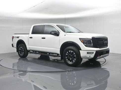 Used 2021 Nissan Titan PRO-4X w/ Pro-4x Convenience Package AWD/4WD image 27