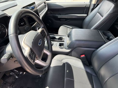 Used 2022 Ford Expedition XLT RWD image 5