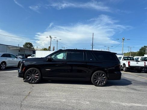 Used 2025 Cadillac Escalade ESV V AWD/4WD image 6