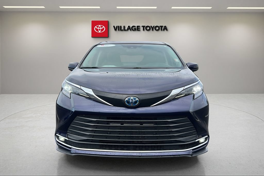 Certified 2024 Toyota Sienna XLE AWD/4WD image 8