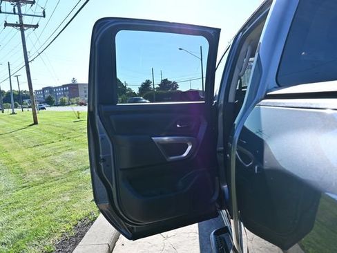 Used 2024 Nissan Titan SV AWD/4WD image 23