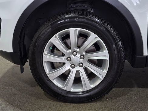 Used 2019 Land Rover Discovery Sport SE image 8