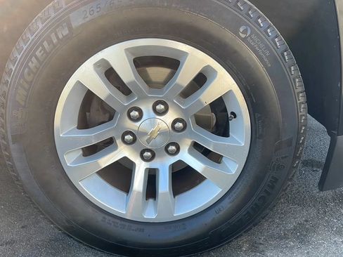 Used 2020 Chevrolet Suburban LT RWD image 11
