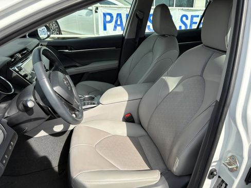 Used 2019 Toyota Camry XSE image 15
