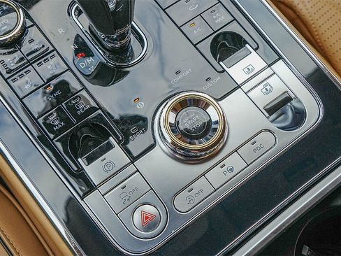 Certified 2021 Bentley Flying Spur V8 image 34