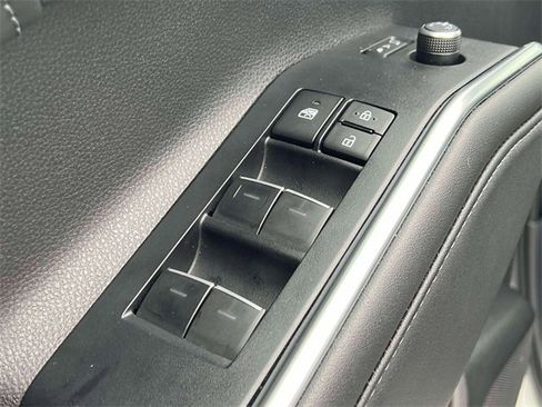 Certified 2025 Toyota Highlander Limited image 23