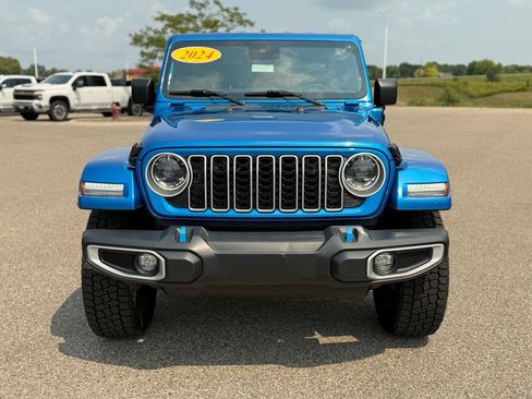 Used 2024 Jeep Wrangler Unlimited Sahara AWD/4WD image 2
