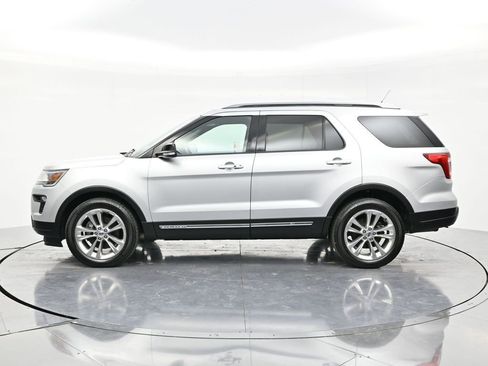 Used 2018 Ford Explorer XLT w/ Equipment Group 202A AWD/4WD image 8