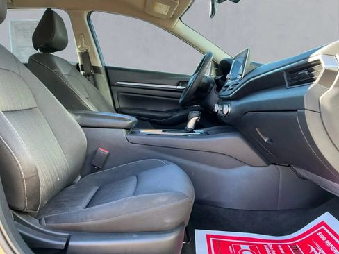 Used 2022 Nissan Altima 2.5 SV image 21