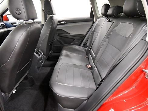 Used 2023 Volkswagen Taos SE w/ Panoramic Sunroof Package AWD/4WD image 15