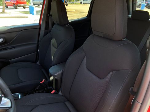 Used 2023 Jeep Renegade Latitude image 12