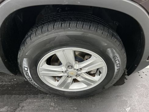 Used 2021 Chevrolet Trax LT w/ LT Convenience Package AWD/4WD image 8