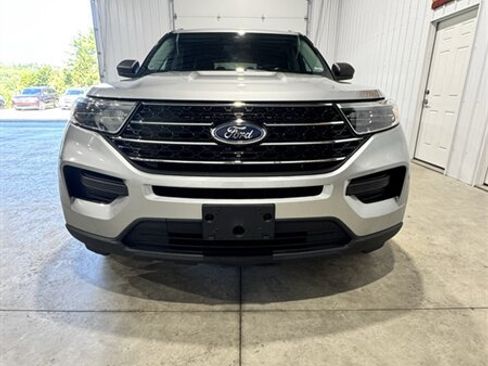Used 2021 Ford Explorer XLT AWD/4WD image 3