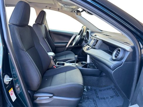 Used 2018 Toyota RAV4 XLE image 18