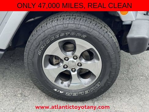 Used 2017 Jeep Wrangler Unlimited Sahara w/ Dual Top Group AWD/4WD image 10
