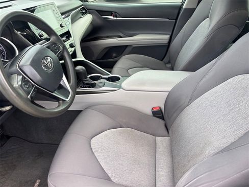 Used 2021 Toyota Camry LE image 10