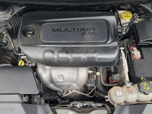 Used 2021 Jeep Cherokee Latitude Plus w/ Mopar Interior Package AWD/4WD image 30
