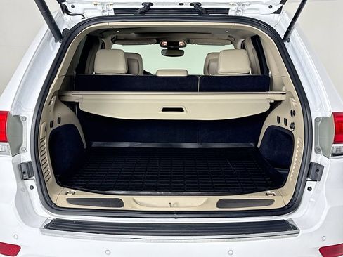 Used 2018 Jeep Grand Cherokee Limited image 23