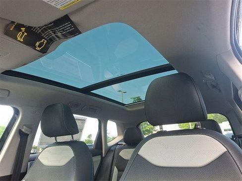 New 2025 Volkswagen Taos SEL image 12