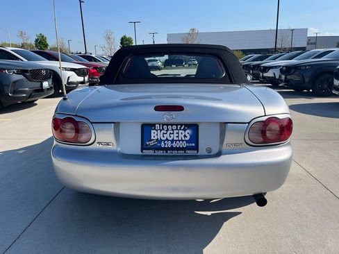 Used 2003 MAZDA MX-5 Miata image 8