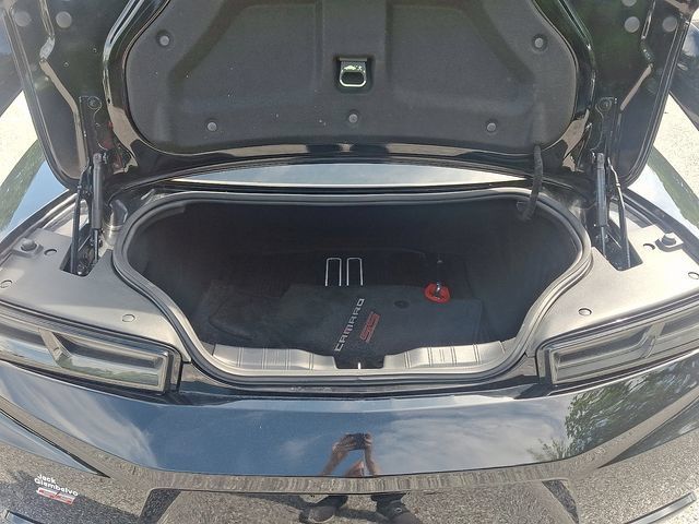 Used 2018 Chevrolet Camaro SS RWD image 28