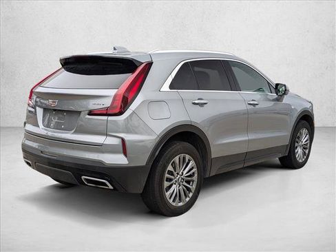 Used 2025 Cadillac XT4 Premium Luxury image 4