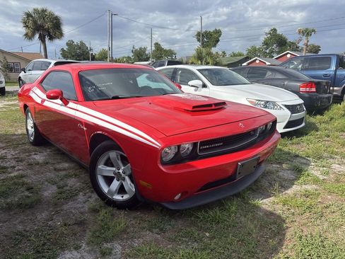 Used 2013 Dodge Challenger R/T RWD image 3
