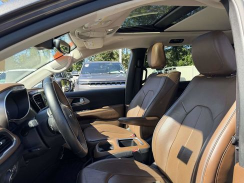 Used 2017 Chrysler Pacifica Limited FWD image 23