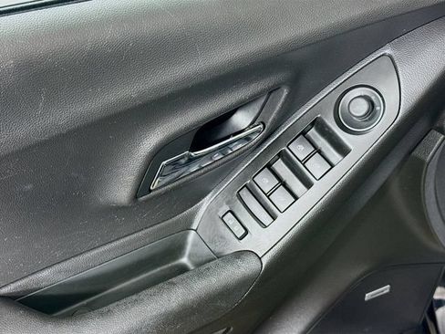 Used 2019 Chevrolet Trax Premier w/ Midnight Edition AWD/4WD image 21
