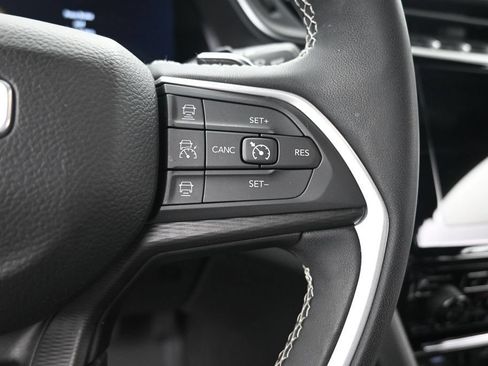 Used 2023 Jeep Grand Cherokee Altitude AWD/4WD image 30