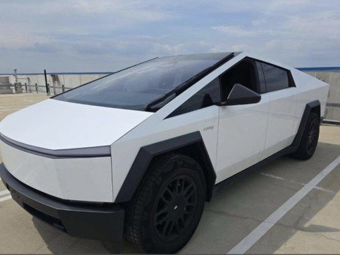 Used 2024 Tesla Cybertruck Cyberbeast AWD/4WD image 4