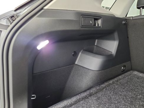 Certified 2025 Volkswagen Tiguan SE w/ Panoramic Sunroof Package AWD/4WD image 37