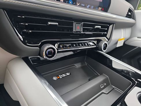 New 2026 Chevrolet Tahoe Premier w/ Sun And Tow Package AWD/4WD image 29