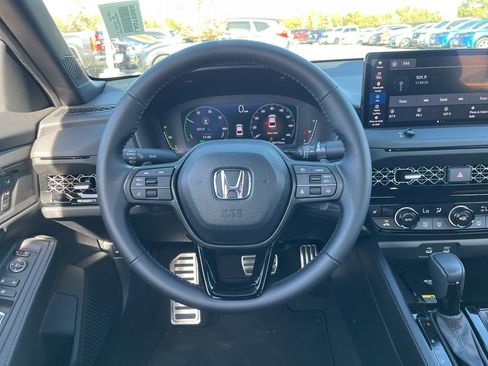 Used 2025 Honda Accord Sport image 18