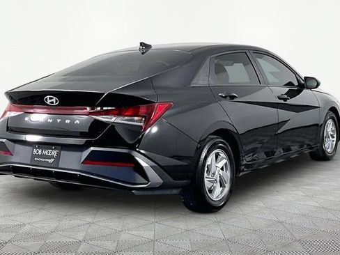 Used 2026 Hyundai Elantra SE FWD image 6