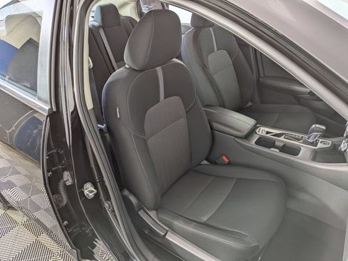 Used 2024 Nissan Sentra SV FWD image 27